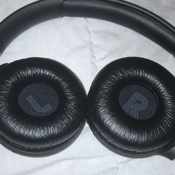 JBL Tune 520bt Wireless Headphones - Picture 7 of 10